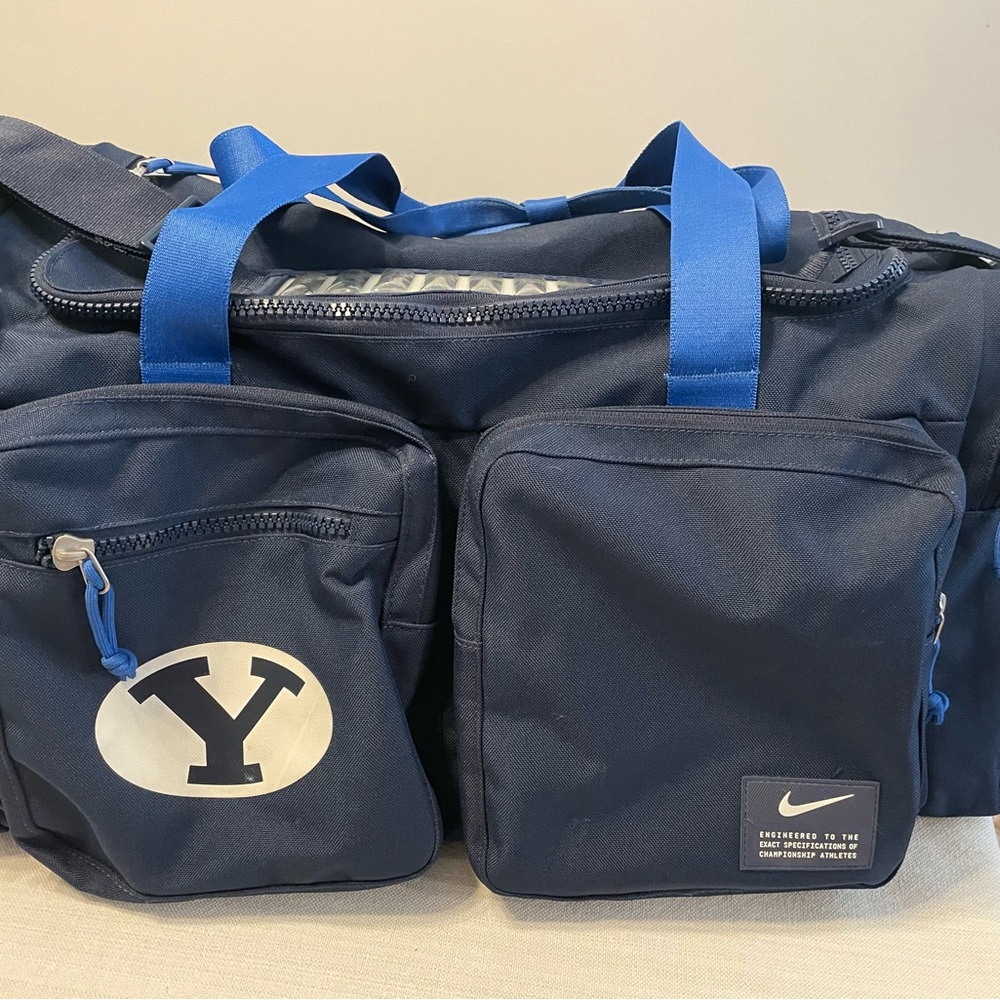 Nike Utility Power Training Duffel Bag (Medium, 51L)